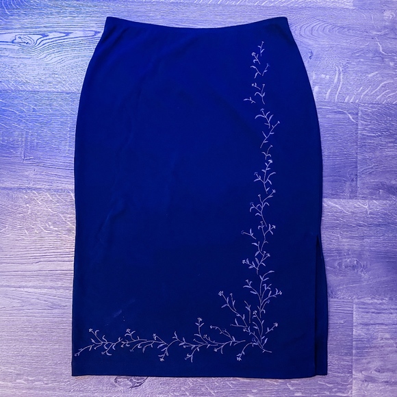 LOFT Dresses & Skirts - Ann Taylor Loft Embroidered Skirt M